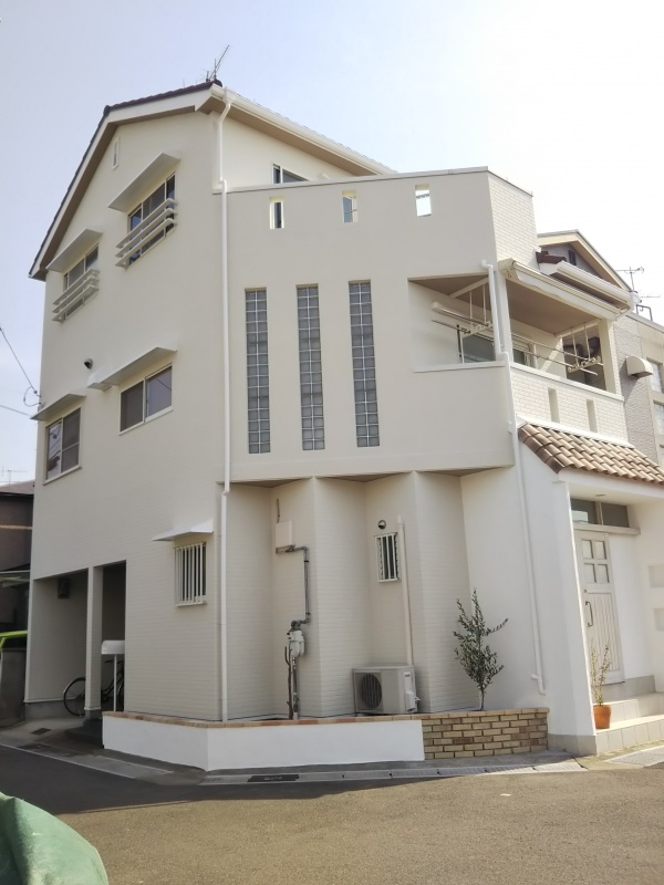 外壁塗装 屋根葺き替え工事 遮熱性 断熱性両方の性能を兼ね備えた塗料ガイナ 屋根は洋風瓦に葺き替えで 外観は新築のように 京都府宇治市y様邸 京都の外壁 屋根リフォームまもり隊 外壁塗装と屋根葺き替えならお任せ